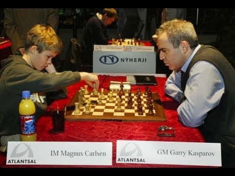 Magnus Carlsen frente a Kasparov el año 2004 cuando era MI