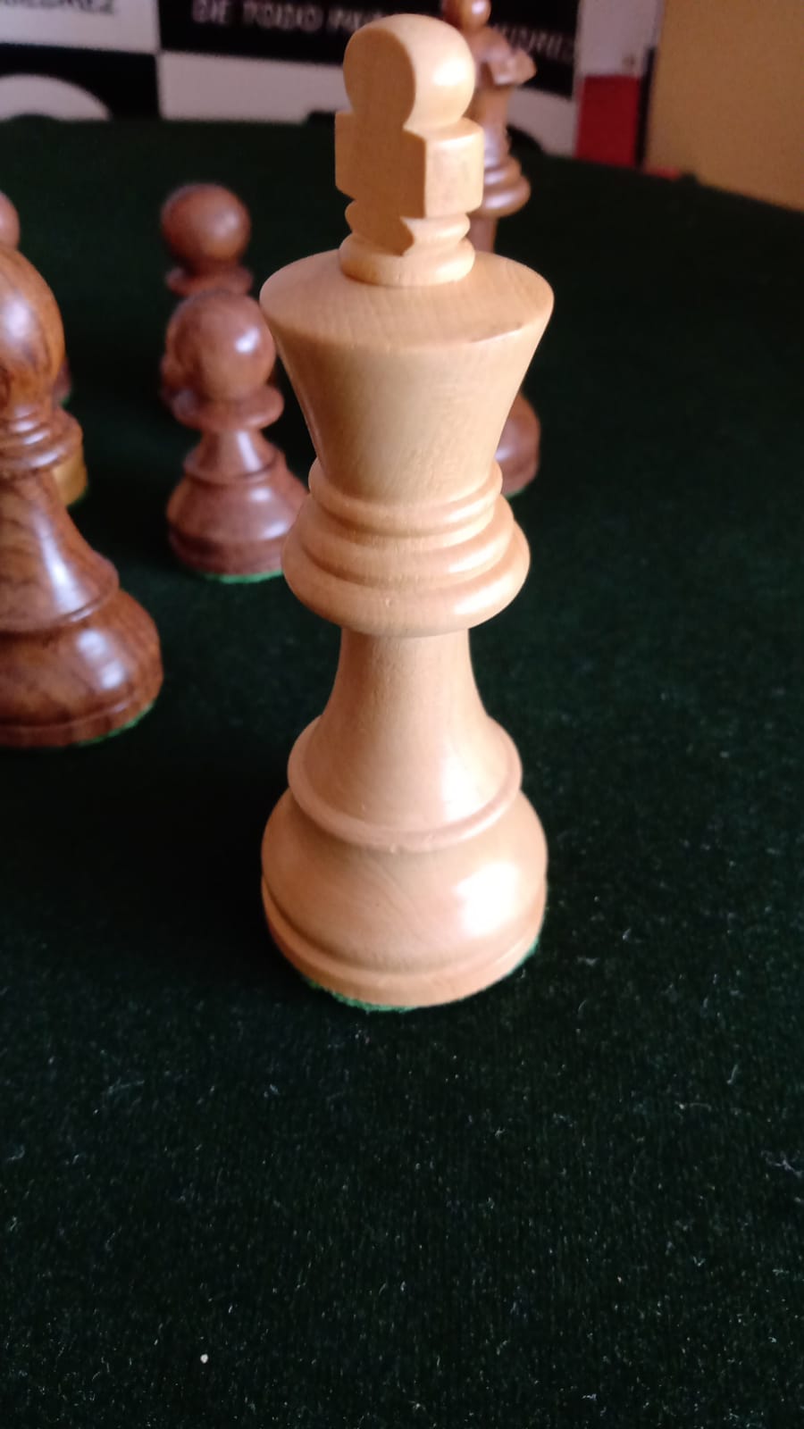 Set DGT de Madera con Piezas Pesadas y Tablero de Nogal - Imagen 12
