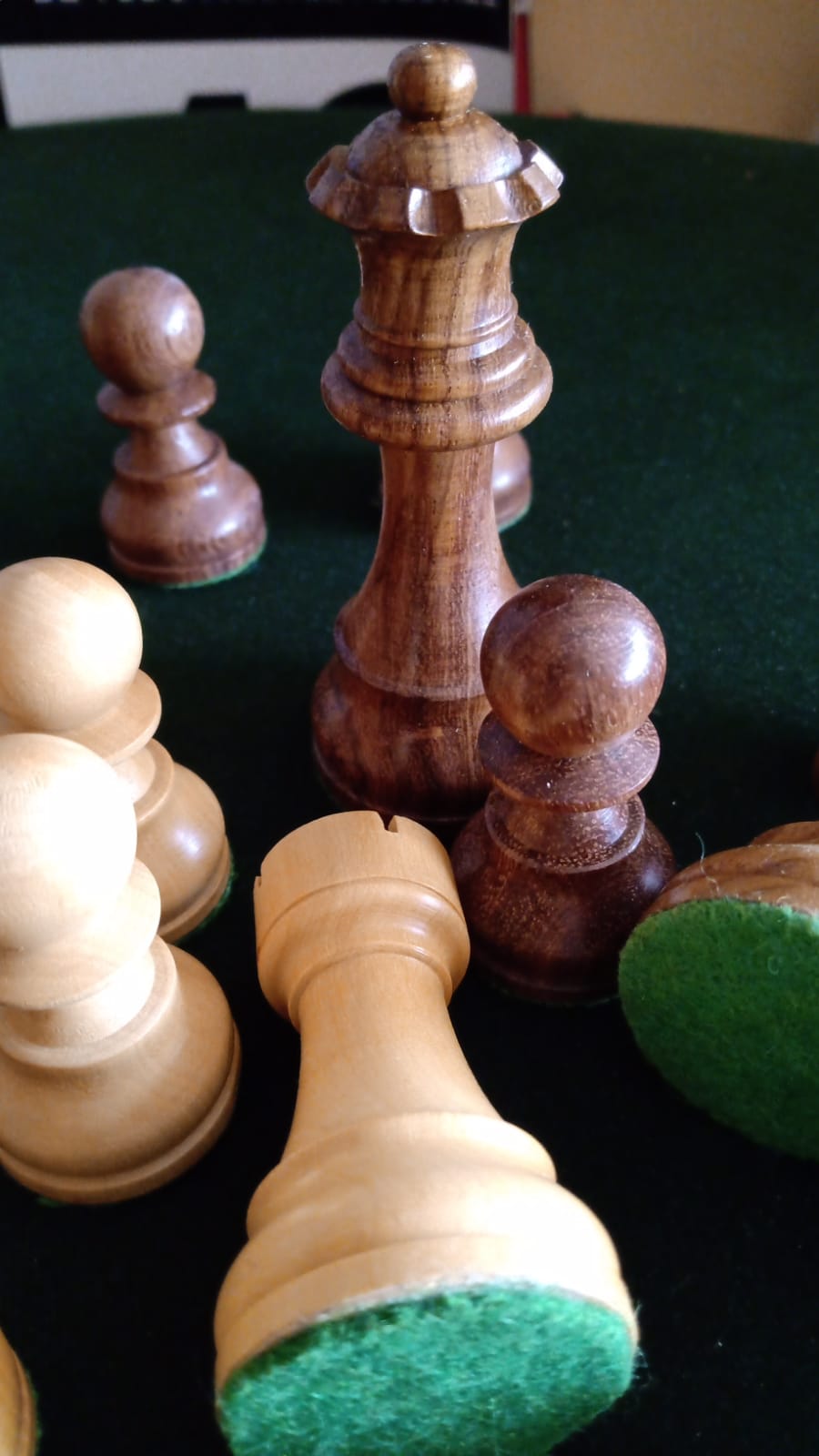 Set DGT de Madera con Piezas Pesadas y Tablero de Nogal - Imagen 10