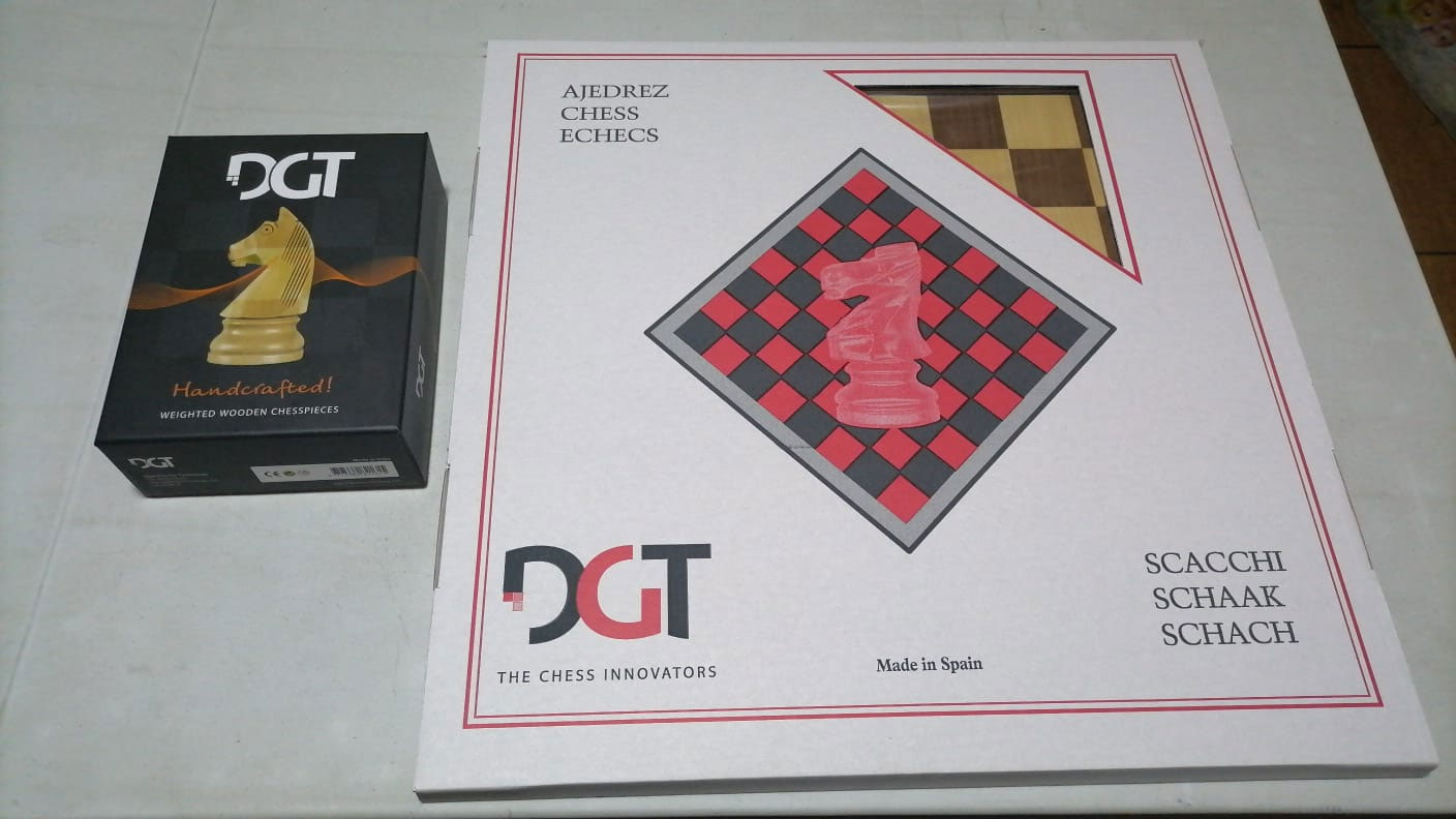 Set DGT de Madera con Piezas Pesadas y Tablero de Nogal - Imagen 8