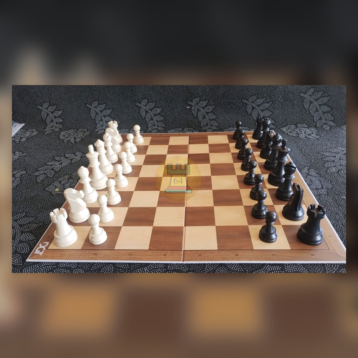 Set de Ajedrez DGT con Piezas de Plástico y Tablero Plegable