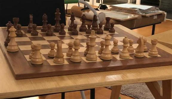 Set DGT de Madera con Piezas Pesadas y Tablero de Nogal - Imagen 5